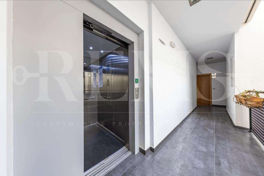Inviting Apartment In The Center By Rems Málaga Buitenkant foto
